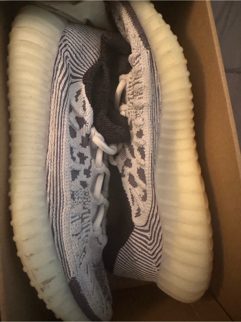 Yeezy 350V2 CMPCT white black